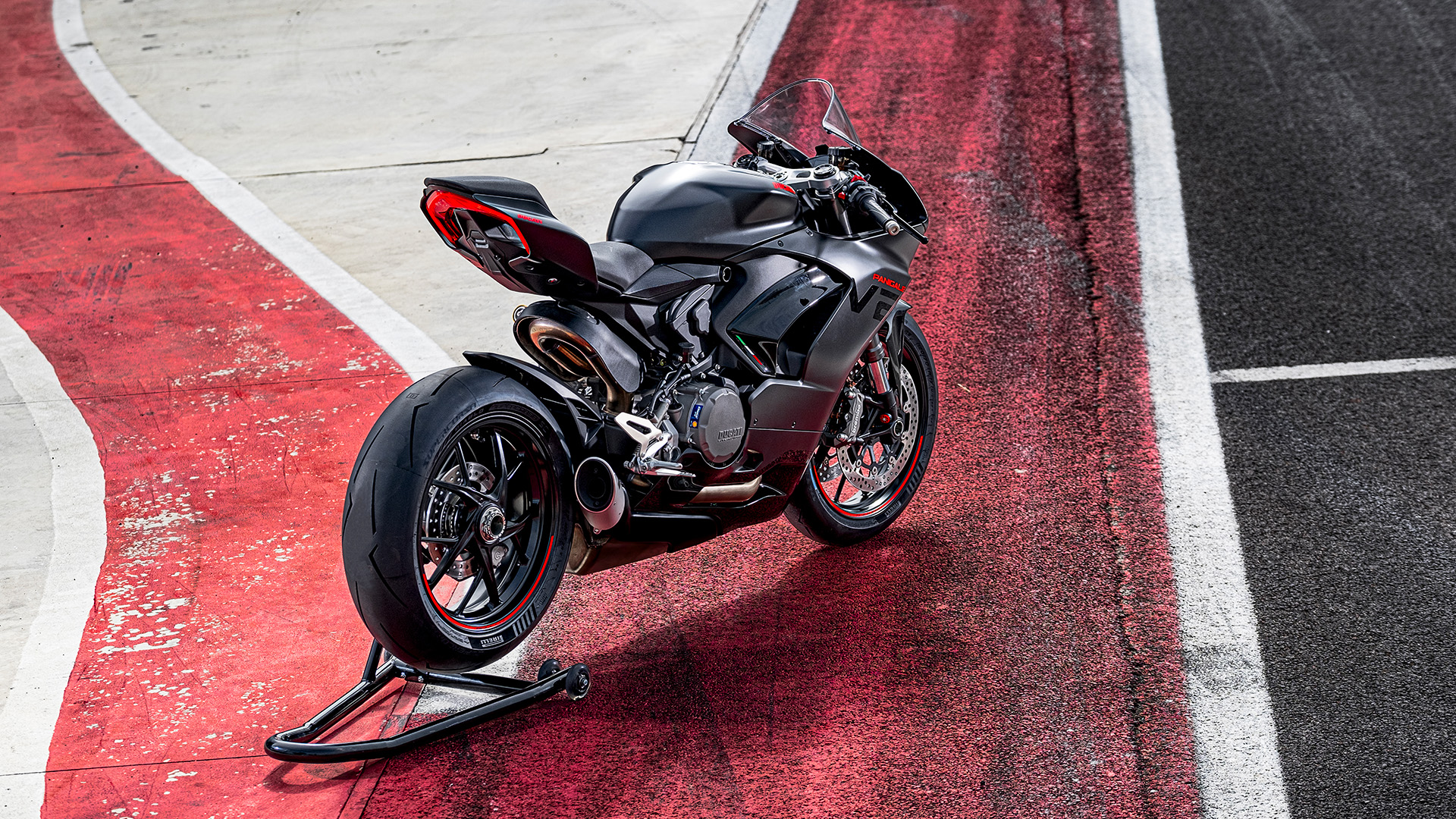 Ducati Panigale V2 2025