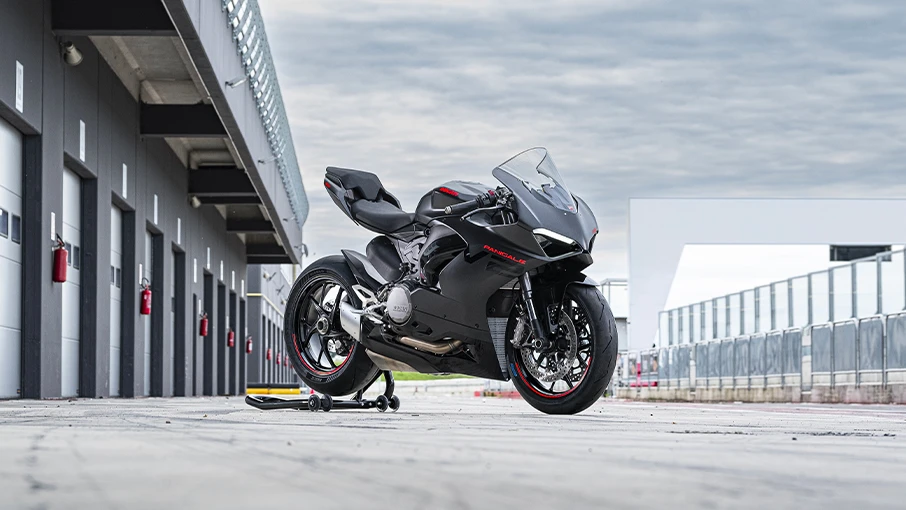 Ducati Panigale V2 2025