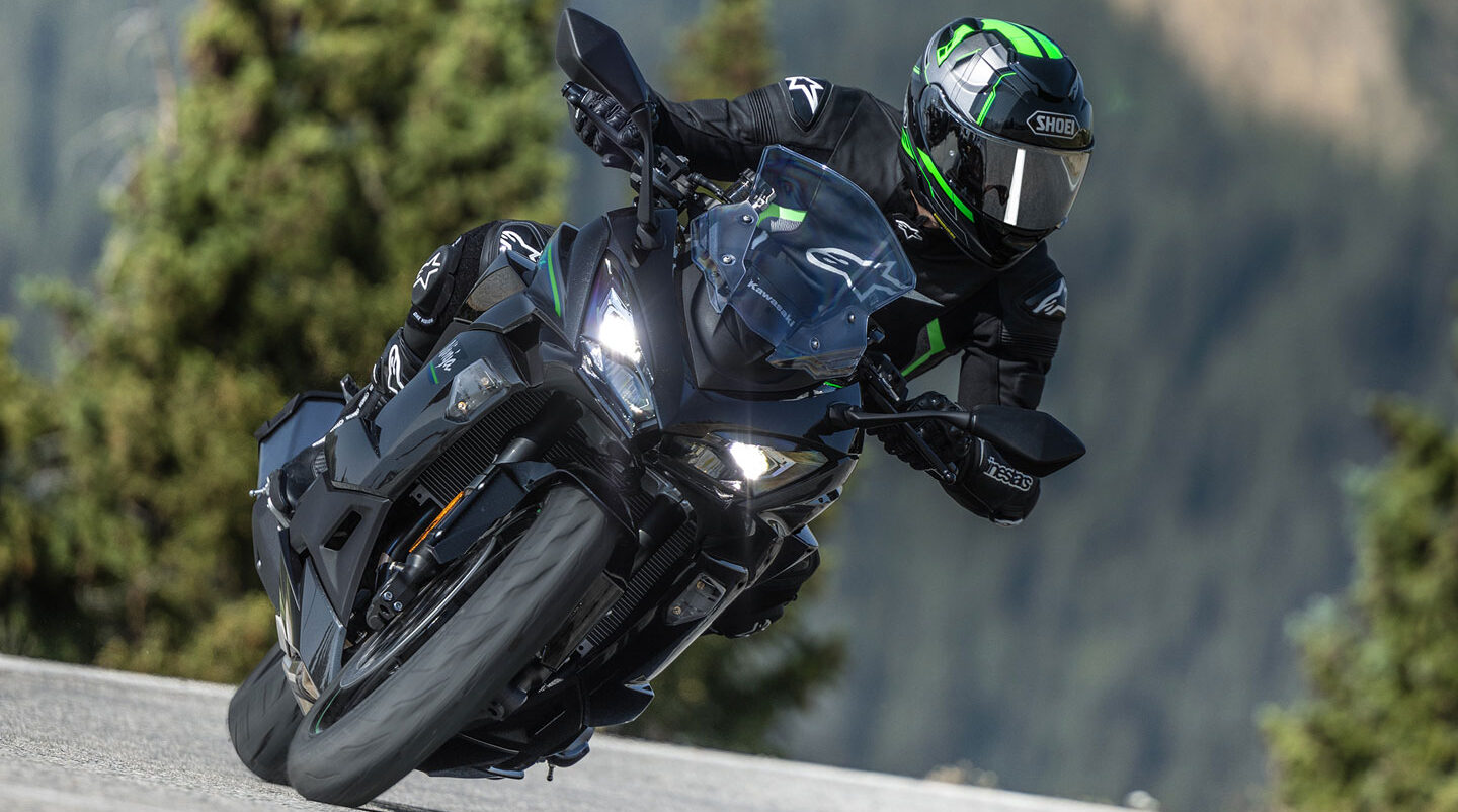 Kawasaki Ninja 300 2025